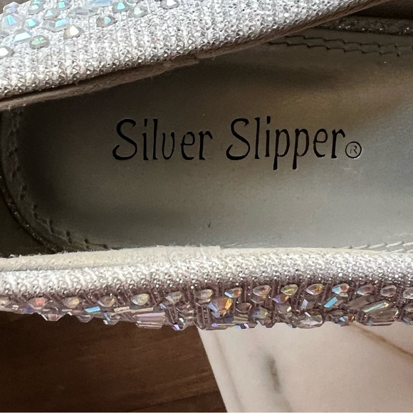 Silver Slipper Flirty Women's Glittering Romantic Heels Shoes Size 8 1/2 NWOB - Picture 7 of 8